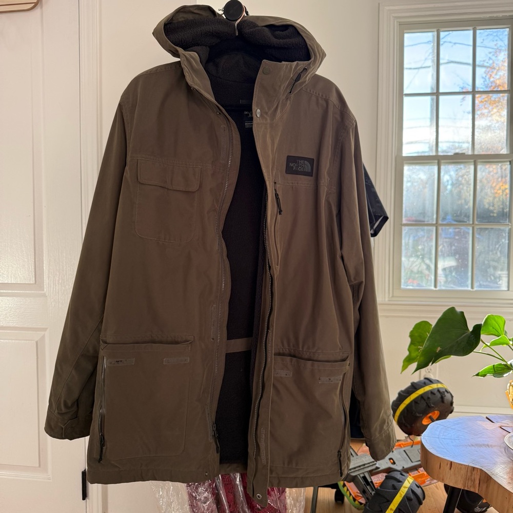 The North Face Men's Olive Parka XL